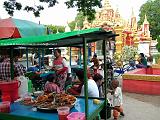 MERCATO ALL'ENTRATA DELLA MANDALAY HILL 2